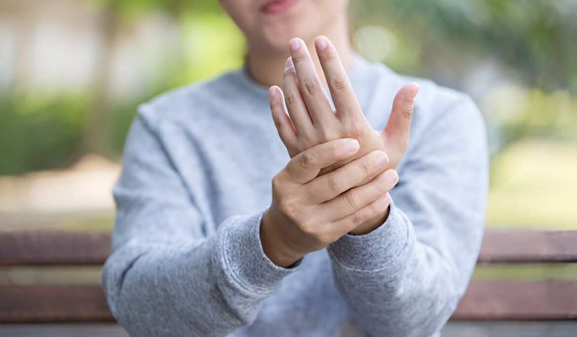 Left Arm Numbness: Behind Causes, Symptoms, and Treatment - Empat Pillar Medika